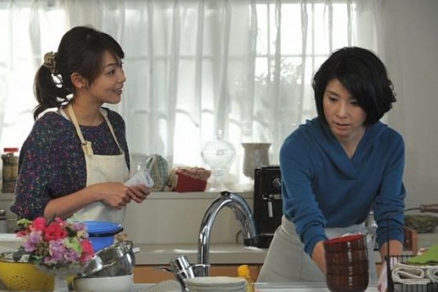 Nhìn mâm cơm đạm bạc, tôi nói đùa một câu, nào ngờ em dâu lại trả lời như tát vào mặt tôi