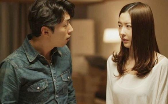 Sau 5 tháng không về nhà, tôi chết điếng khi vợ hớn hở gọi điện: "Chồng ơi em có thai 3 tháng rồi, anh gửi thêm tiền cho em bồi bổ!"