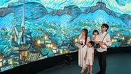 Mãn nhãn với triển lãm đa giác quan của danh họa Van Gogh và Monet