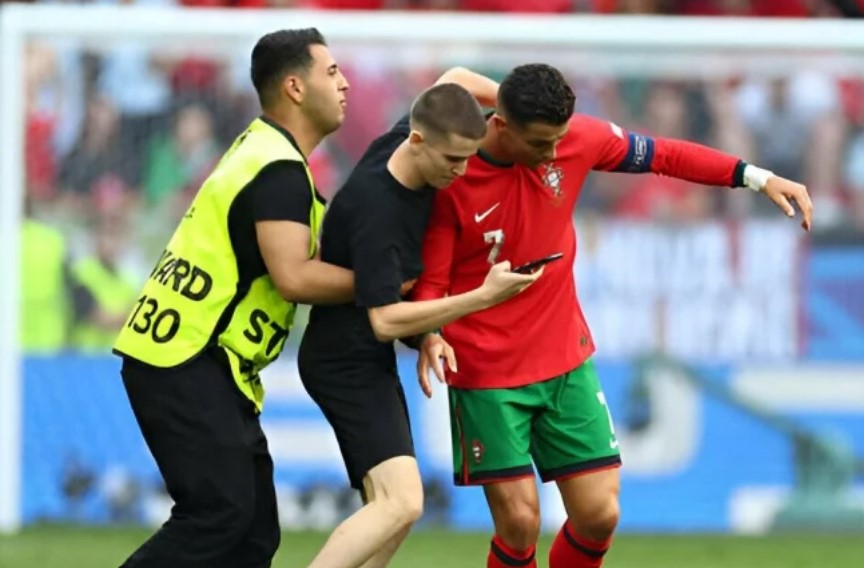 UEFA chính thức mở cuộc điều tra liên quan đến Ronaldo