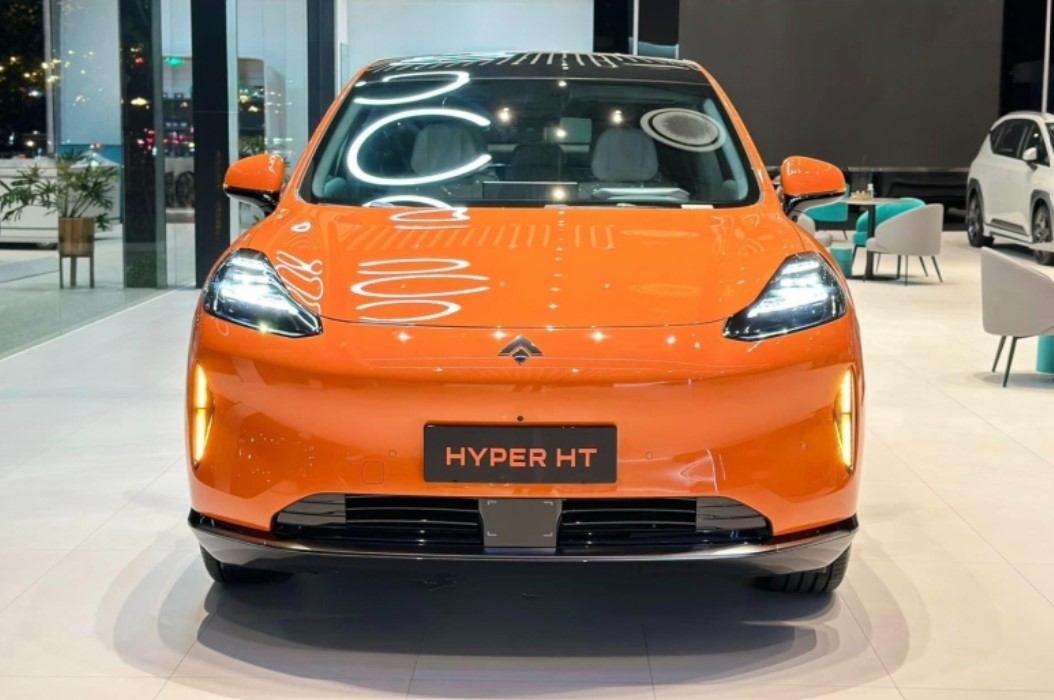 Xe điện Aion Hyper HT nhận đặt cọc tại Việt Nam: Cửa cánh chim, tầm vận hành lên tới 770 km
