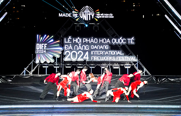 Nhà hát Trưng Vương Đà Nẵng trải nghiệm biểu diễn dưới mưa tại đêm thứ ba DIFF 2024