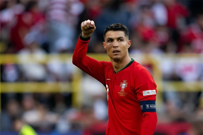 Ronaldo lập kỷ lục kiến tạo nhiều nhất lịch sử Euro 485777