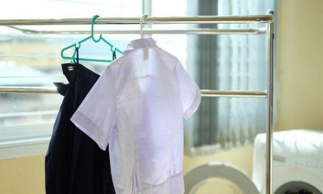 Cách giặt đồng phục học sinh để luôn trắng và sạch, cha mẹ nào cũng nên biết
