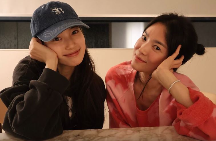 Khung hình hot nhất lúc này gọi tên Song Hye Kyo và Suzy: 2 chiến thần mặt mộc đây rồi!