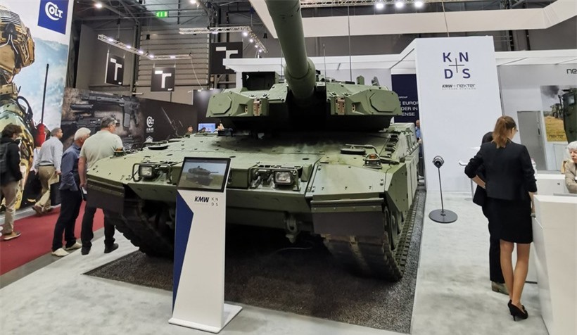Thêm nhiều xe tăng Leopard 2A8 sẽ được sản xuất để trang bị cho Quân đội Đức. Thêm nhiều xe tăng Leopard 2A8 sẽ được sản xuất để trang bị cho Quân đội Đức.