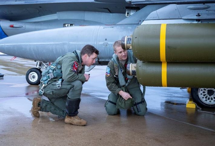 Mỹ xem xét cấp bom 900kg cho Israel tấn công ai?