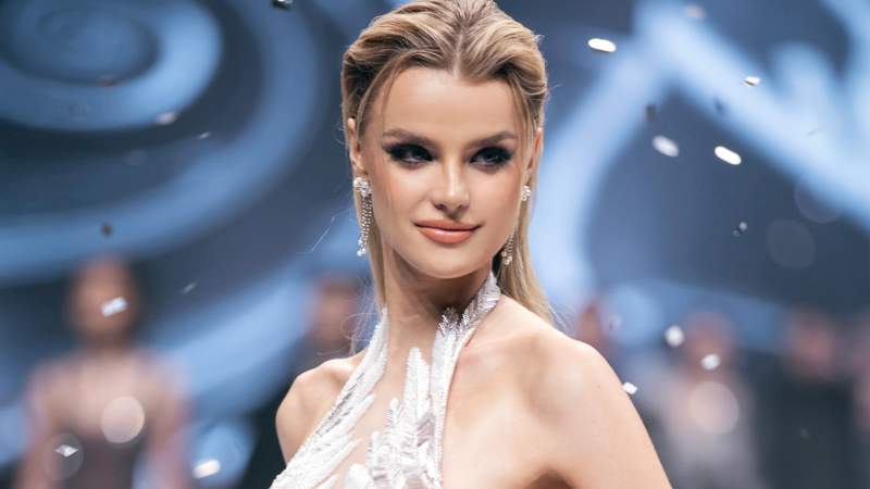 Đương kim Hoa hậu Thế giới 2024 trình diễn vedette đầy cuốn hút