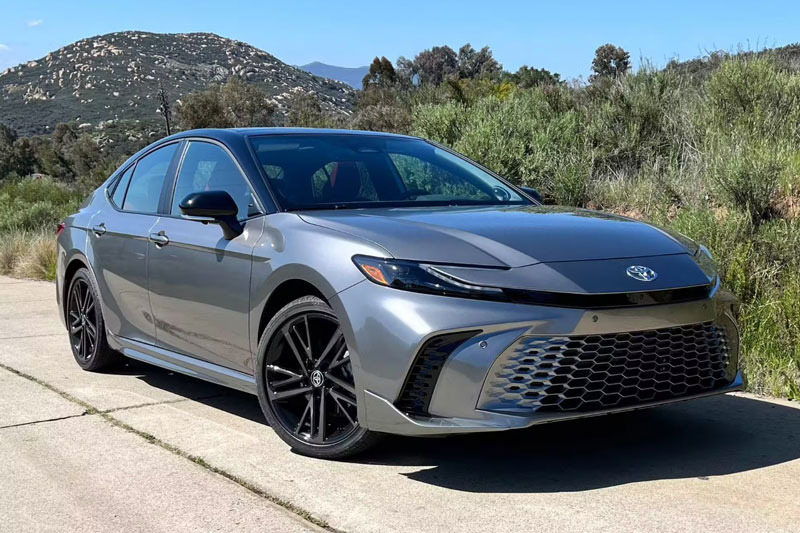 Top 10 xe hơi cỡ trung bán chạy nhất thế giới: Toyota Camry đầu bảng