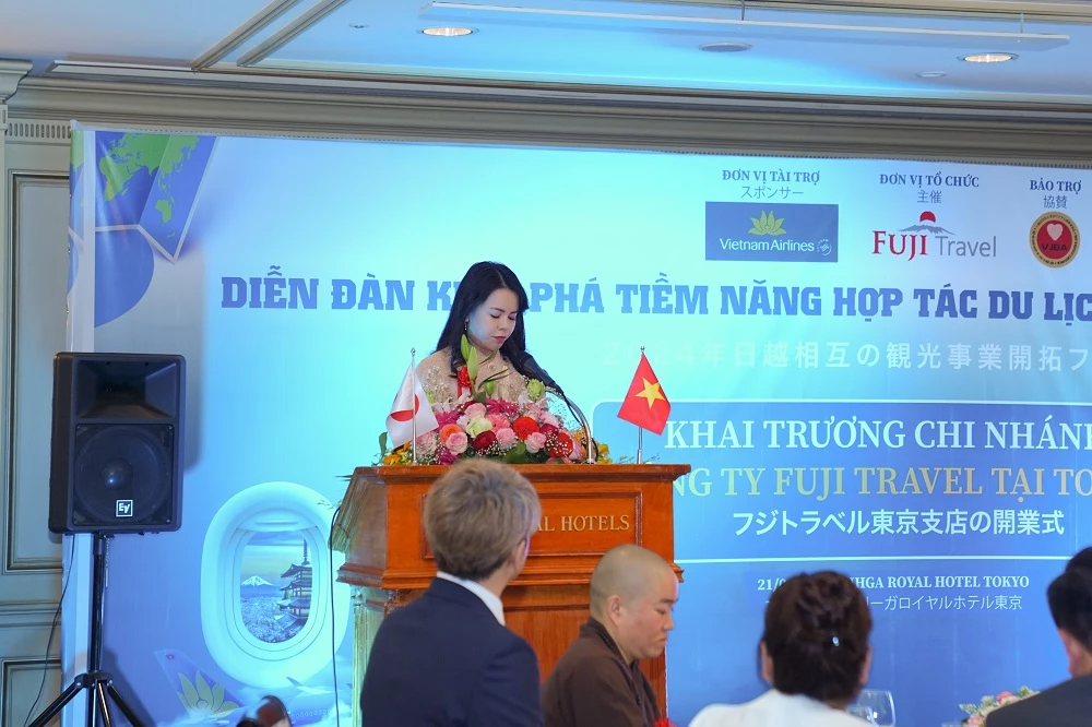 Bà Vũ Nhật Hà - Phụ trách bộ phận Đầu tư, Đại sứ quán Việt Nam tại Nhật Bản, phát biểu tại diễn đàn.