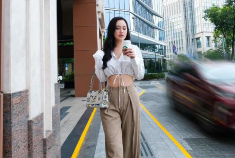 Từng than thở chuyện tăng cân, Mai Phương Thúy nay gây sốt với màn khoe eo phẳng lỳ cùng vóc dáng nuột nà đến mê mẩn