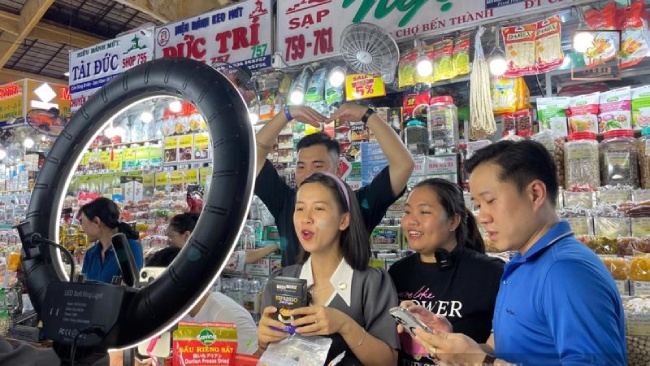 Bán hàng qua livestream: Gánh nặng thuế rất lớn nếu không được khấu trừ chi phí 