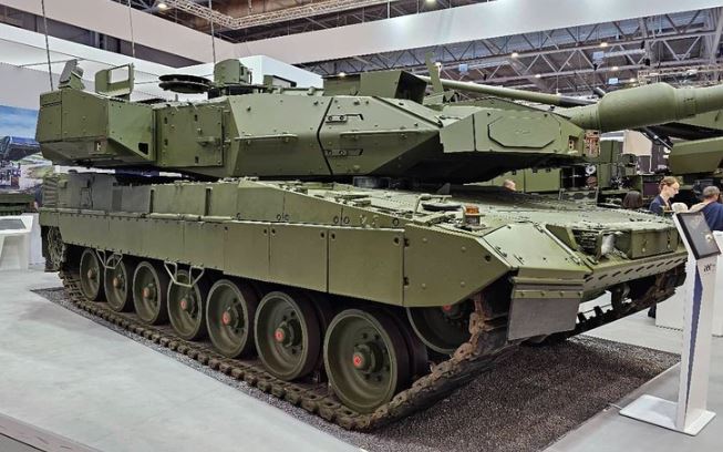 105 xe tăng Leopard 2A8 tới sát lãnh thổ Nga