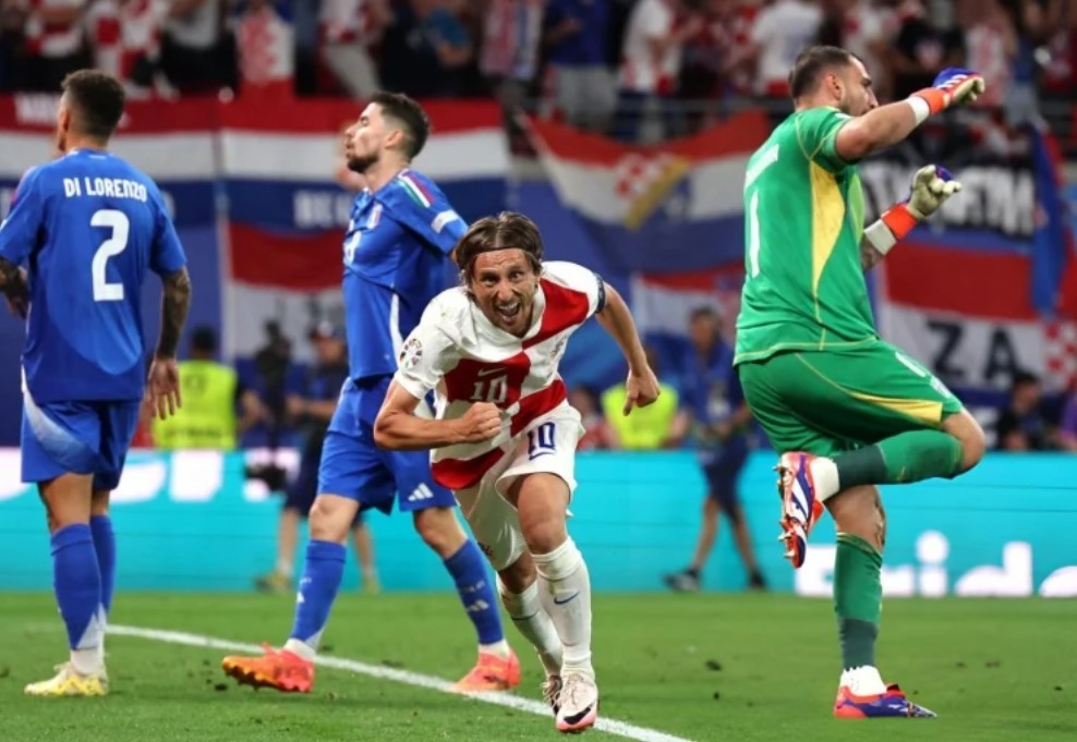 Sút tung lưới Italia, Luka Modric đi vào lịch sử Euro