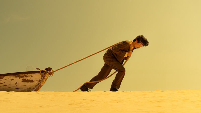 Đen kéo thuyền trên sa mạc mênh mông cùng một người bạn đặc biệt trong MV Friendship
