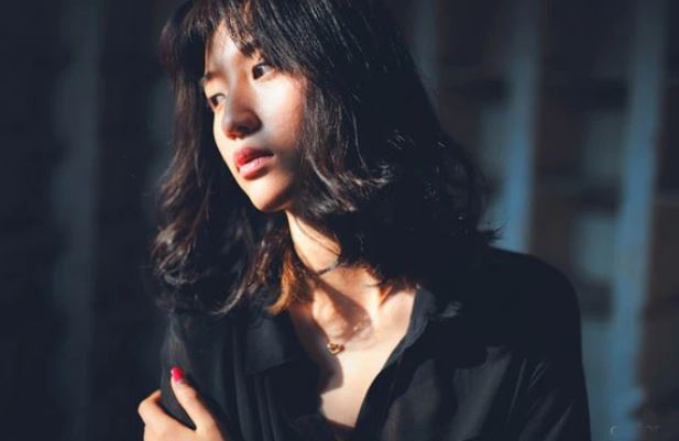 Bồ của chồng gọi cho vợ vênh váo "em sắp sinh, con em cần có bố", vợ cười dịu dàng tặng cho cô ả một món quà sốc rụng rời