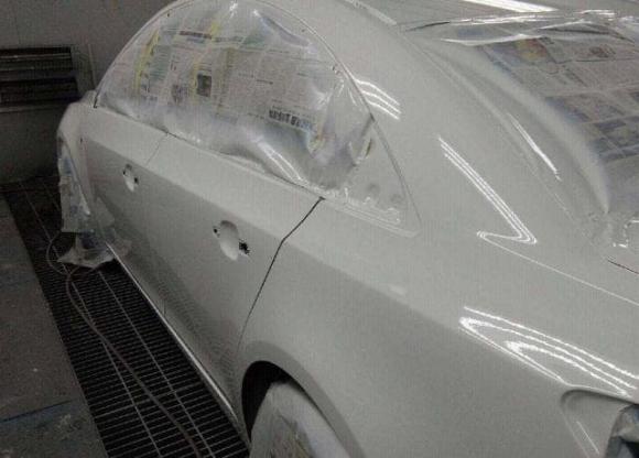 Xe màu trắng bán chạy hơn xe đen nhưng vì sao tài xế lão làng lại khuyên không nên mua? Rất nhiều người hối hận vì chọn nhầm xe!