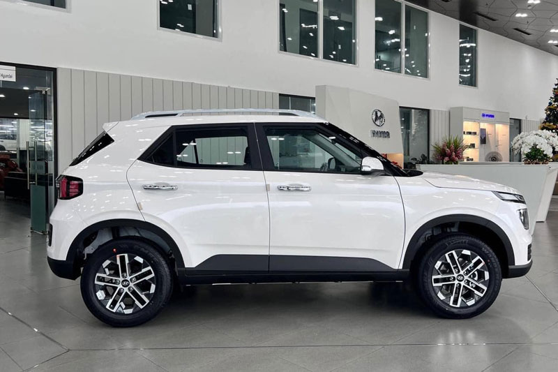 &#x110;&#x1ED1;i th&#x1EE7; c&#x1EE7;a Kia Sonet, Toyota Raize gi&#x1EA3;m gi&#xE1; m&#x1EA1;nh t&#x1EA1;i Vi&#x1EC7;t Nam