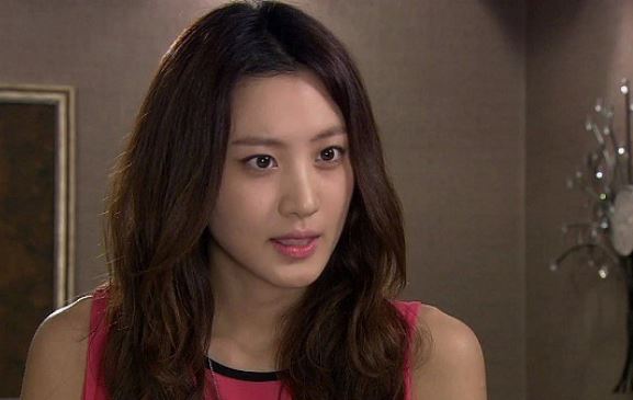 Cô vợ tới thăm em dâu mới sinh và cho 1 triệu, ngờ đâu vẫn bị chồng tát cháy má