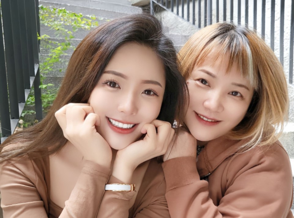 Con gái thi đại học chỉ đạt điểm trung bình, bà mẹ phấn khởi lên mạng khoe lại được cả nước chúc mừng nhiệt liệt, lý do vì sao?