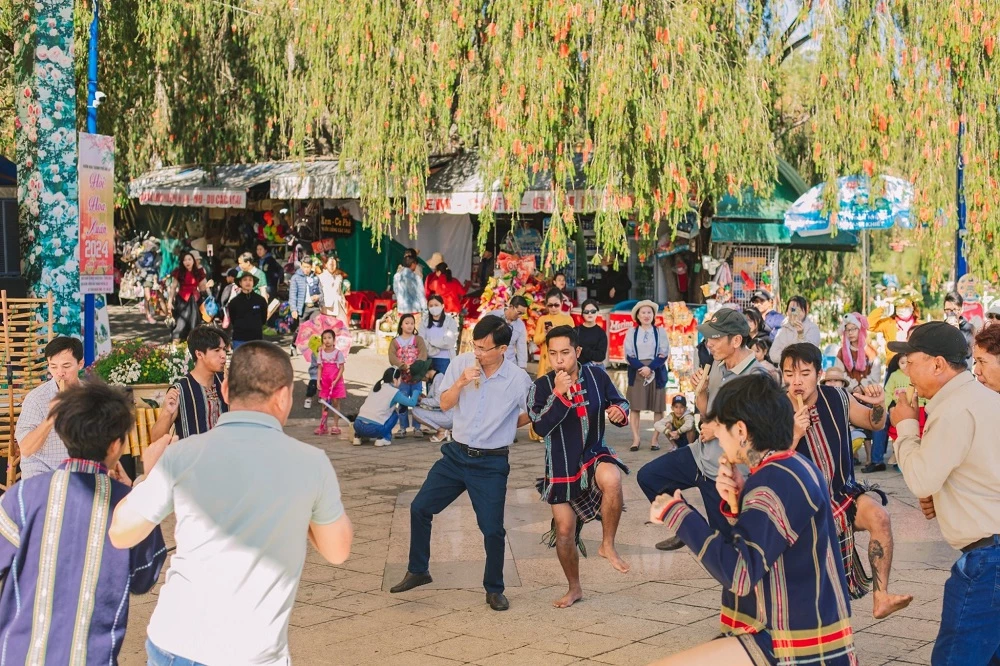 Ngành du lịch Lâm Đồng tổ chức nhiều hoạt động hấp dẫn thu hút du khách tham quan, nghĩ dưỡng.