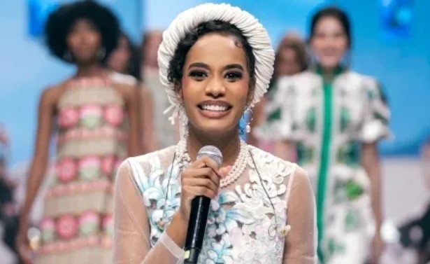 Hoa hậu Thế giới 2019 gây sốt khi hát Hello Vietnam