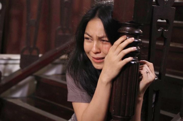 Thấy mẹ chồng hay khóc lóc lúc nửa đêm, em lén theo dõi và phát hiện bí mật kinh hoàng nhưng không dám nói với ai