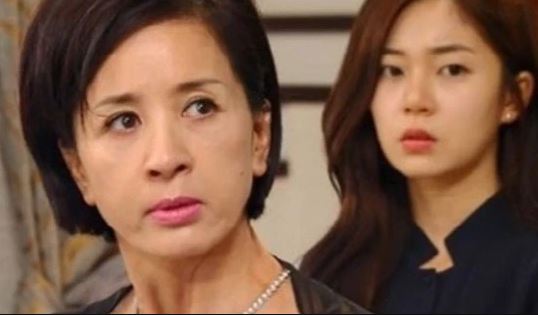 Ra mắt mẹ chồng tương lai, em bối rối bật khóc còn mẹ anh ú ớ nói không nên lời vì bí mật tàn khốc trong quá khứ