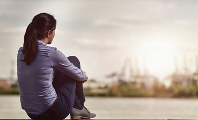 Thấy bóng trắng lảng vảng trong phòng ngủ, em cứ ngỡ nhà chồng có vấn đề cho đến khi thức nguyên một đêm để tìm hiểu sự thật