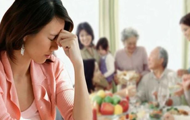 Ngày trở về quê hương, nhìn ngôi nhà to vật vã của bố chồng mà đầu óc tôi quay cuồng ngã quỵ