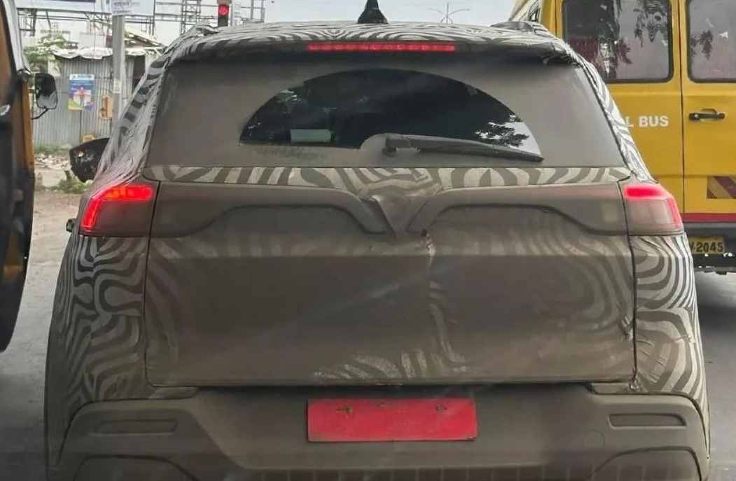 VinFast VF e34 tiếp tục bị bắt gặp trên đường chạy thử tại Ấn Độ