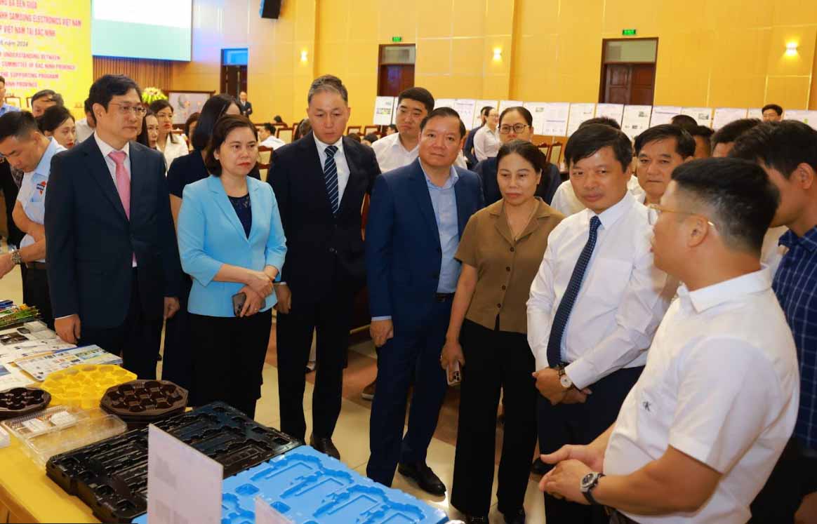 Khởi động chương trình hợp tác phát triển nhà máy thông minh năm 2024