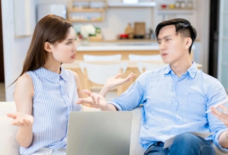 Ngớ người khi biết thân phận chủ nợ của chồng sắp cưới, tôi có ý định khuyên họ xóa nợ nhưng anh lại nằng nặc muốn trả nốt