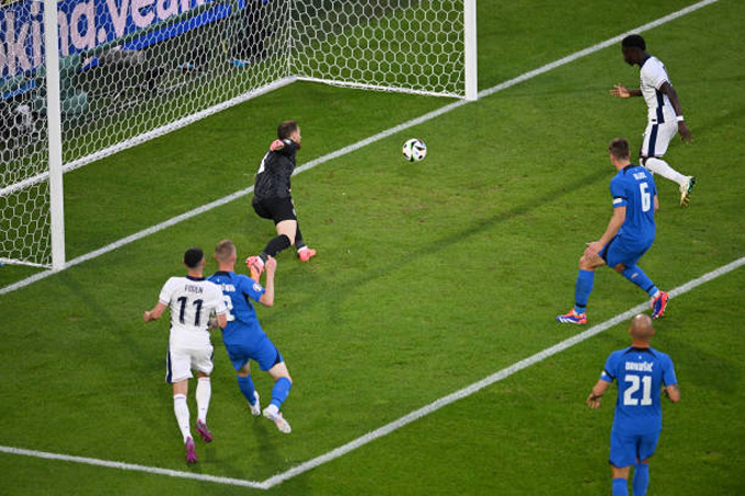 &#x110;T Anh chi&#x1EBF;m ng&#xF4;i &#x111;&#x1EA7;u, Slovenia l&#xE0;m n&#xEA;n l&#x1ECB;ch s&#x1EED;