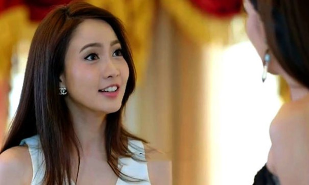 Ngày nào cũng mang đồ ăn sang biếu, cô hàng xóm không ngờ bị chị vợ vạch sự giả dối nhờ bát canh xương