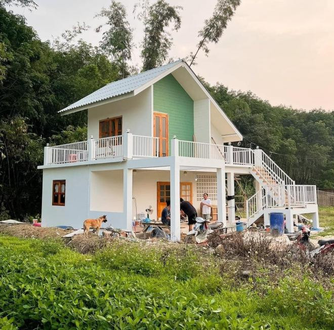 Thiết kế nhà hai tầng ở quê, ở hay nghỉ dưỡng đều tiện, view bao trọn cánh đồng khiến dân tình thích mê