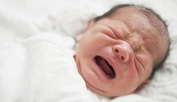Tiếng khóc quan trọng như thế nào đối với trẻ sơ sinh và trẻ nhỏ? Tiếng khóc rất cần thiết cho sự phát triển đầu đời của trẻ, cha mẹ nên biết!