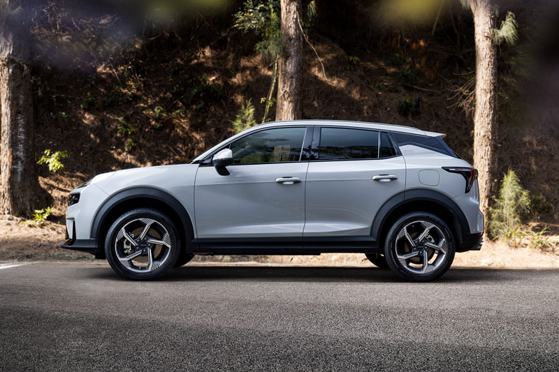 SUV động cơ tăng áp, giá 729 triệu đồng tại Việt Nam, cạnh tranh Toyota Corolla Cross, Mitsubishi Xforce 