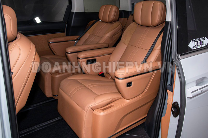 ‘Chuyên cơ mặt đất’ sở hữu nội thất sang chảnh, giá gần 1,2 tỷ đồng, ‘đe nẹt’ Toyota Alphard