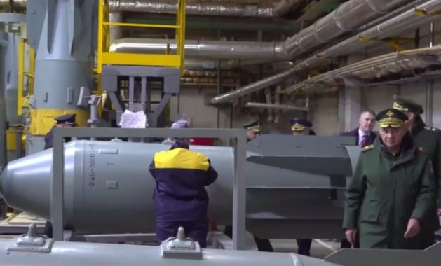 Bom lượn 3 tấn của Nga bắn mảnh đạn xa 1 km