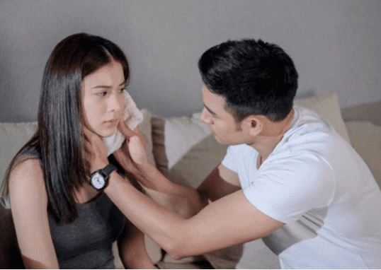 Bỗng một ngày mẹ chồng dúi vào tay tôi đứa trẻ sơ sinh, tôi đang ngơ ngác không hiểu gì thì chồng đã bật thốt ra một bí mật đắng cay