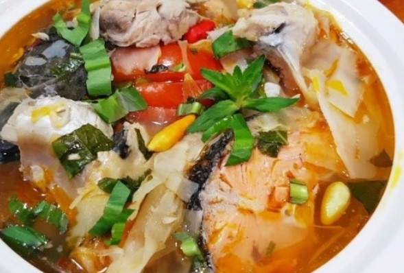 Cách nấu lẩu cá hồi chua cay ngon ngọt, tẩm bổ cho cả nhà