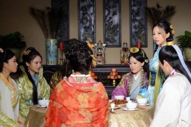 Có câu 'tam thê tứ thiếp', nam nhân thời xưa thực sự một lần cưới 3 vợ, 4 thiếp?