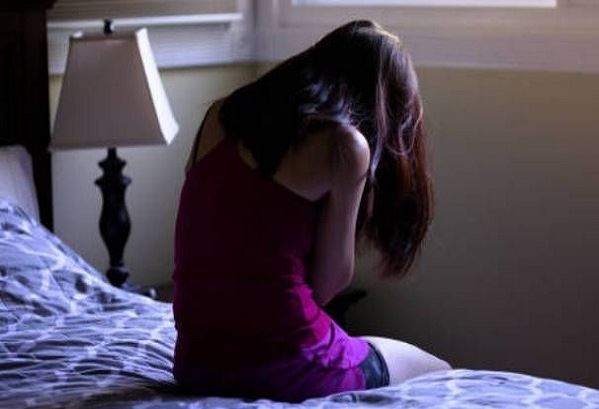 Chồng ném cho tôi 400 triệu và đưa ra một yêu cầu khiến tôi mất ăn mất ngủ