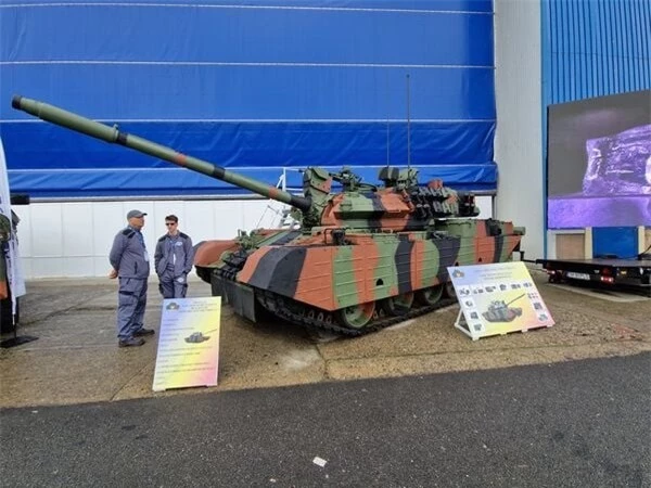 Trình diễn nguyên mẫu xe tăng TR-85 M1R tại Triển lãm BSDA 2024.