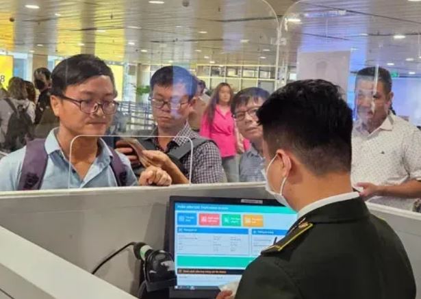 Đề xuất bỏ dấu kiểm chứng xuất nhập cảnh với công dân Việt Nam