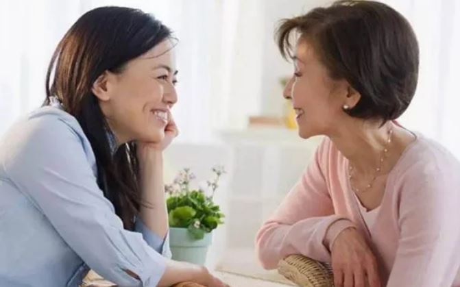 Con dâu muốn ly hôn, nghe mẹ chồng nói mấy câu liền thay đổi quyết định