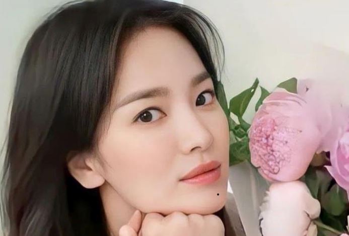 Phụ nữ sở hữu nốt ruồi ở 3 vị trí này cuộc đời thuận lợi, luôn được quý nhân che chở, hưởng phúc tới già