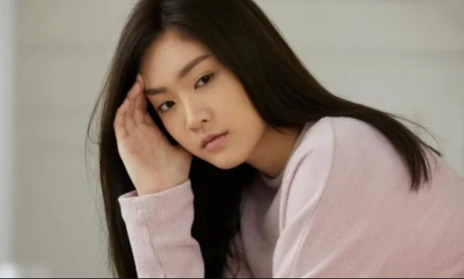 Tôi thông báo đang hẹn hò với anh hàng xóm, bố mẹ thì hớn hở nhưng anh trai phản đối, tới khi anh cáu giận buột miệng nói ra nguyên nhân, tôi choáng váng muốn ngã quỵ