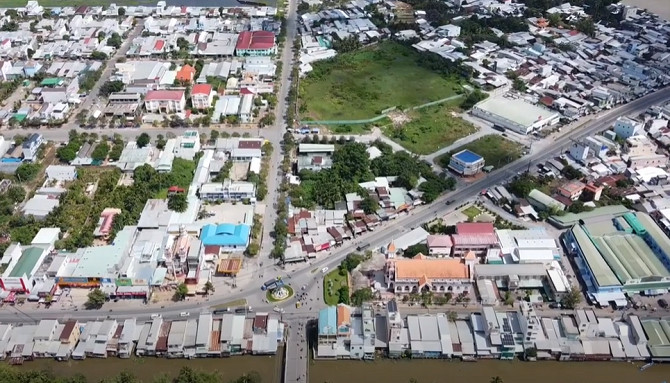 Hậu Giang kêu gọi đầu tư vào xứ “Tình anh bán chiếu”